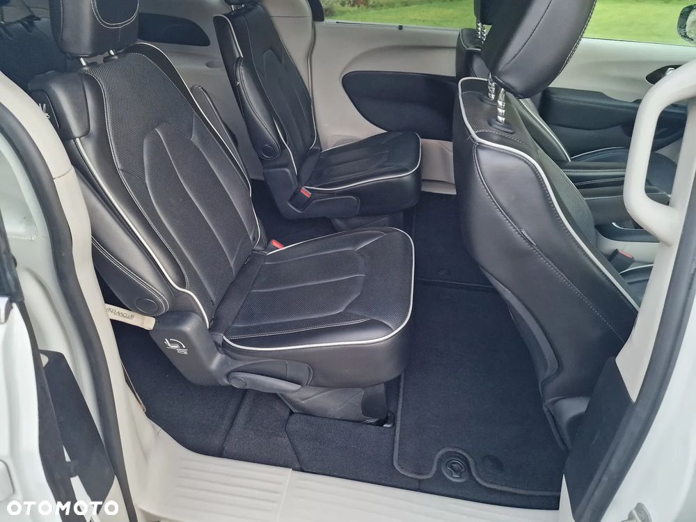 Chrysler Pacifica - 21
