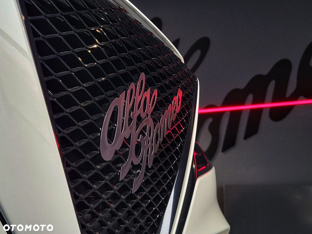 Alfa Romeo Junior 1.2 mHEV Ibrida eDCT - 6