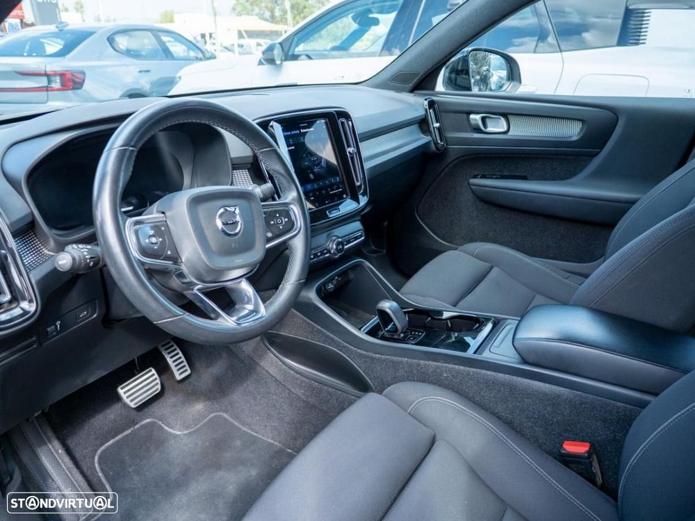 Volvo XC 40 Recharge 78 kWh Twin Motor Core — fotografia 21