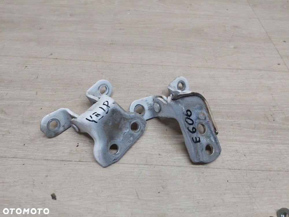 Toyota Yaris II 2006-2011 zawias drzwi lewy przód komplet 068 - 2