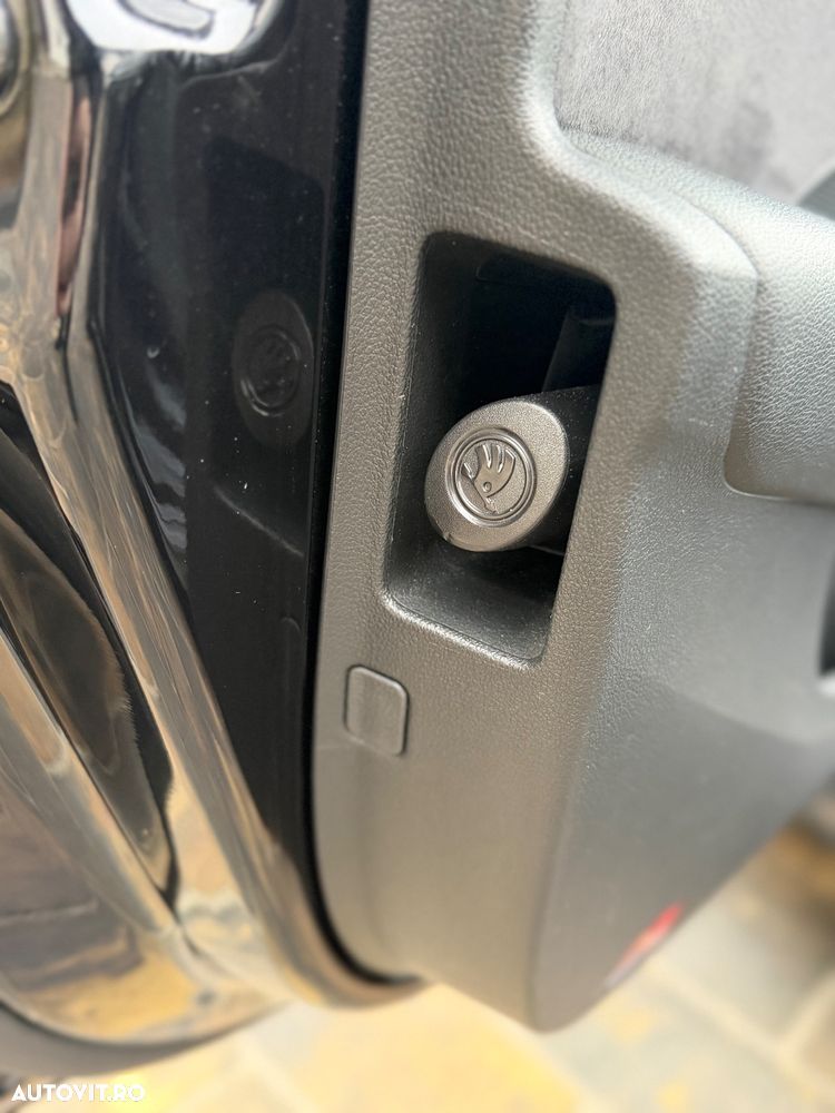 Skoda Octavia 2.0 TDI DSG RS Plus - 27