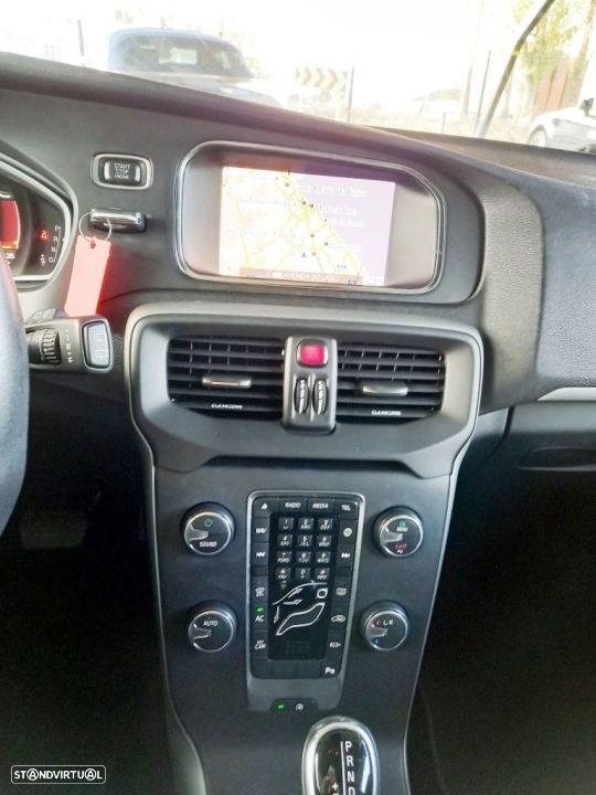 Volvo V40 2.0 D2 Momentum Geartronic - 23