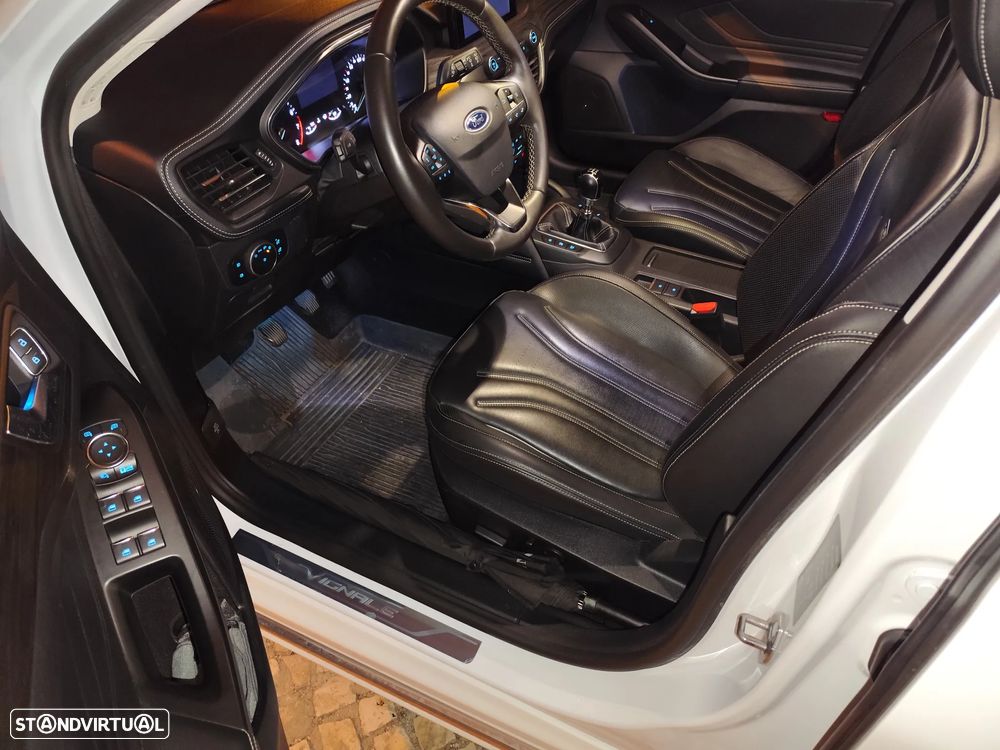 Ford Focus 1.0 EcoBoost MHEV Vignale - 40