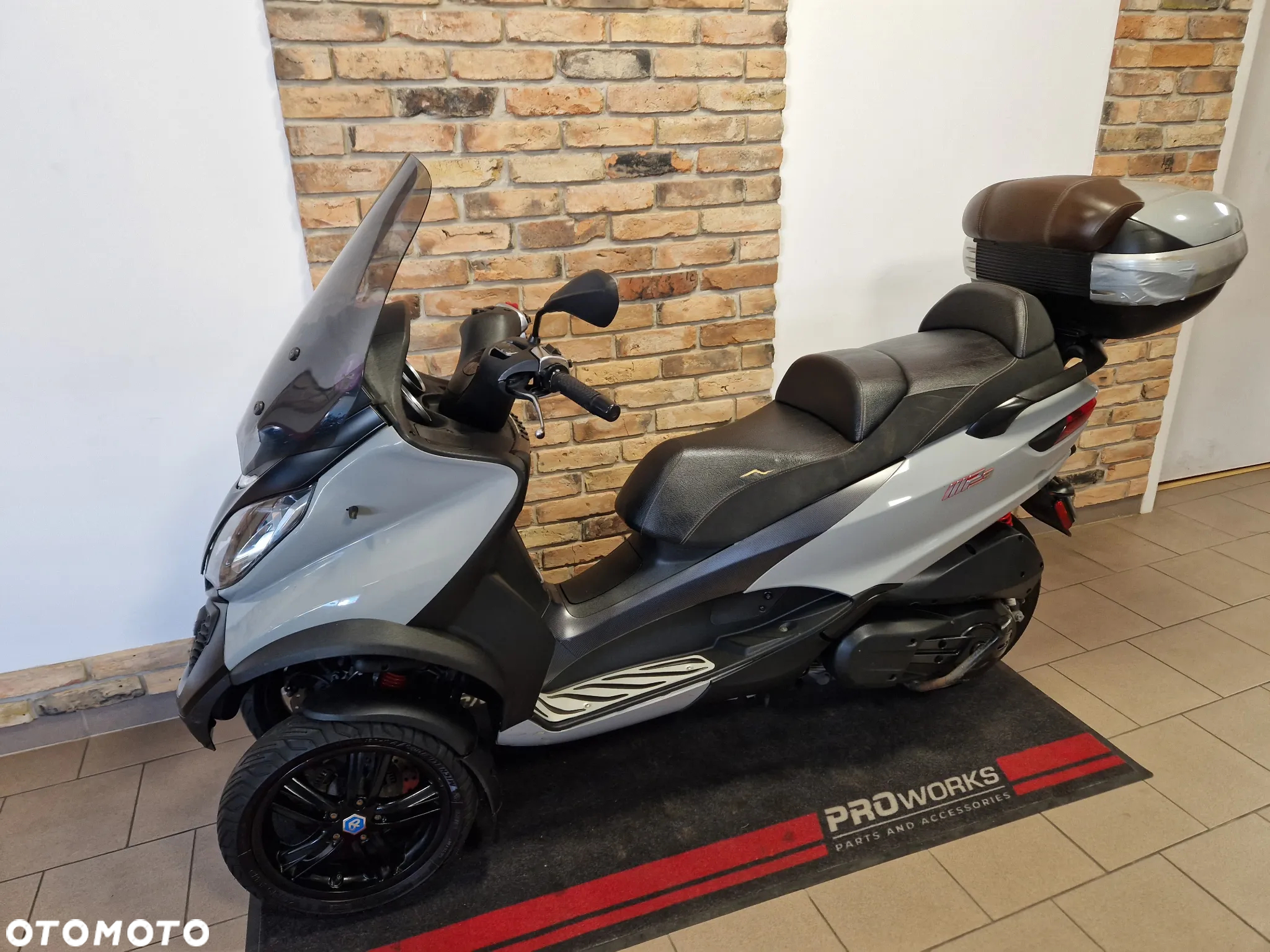 Piaggio MP-3 - 6