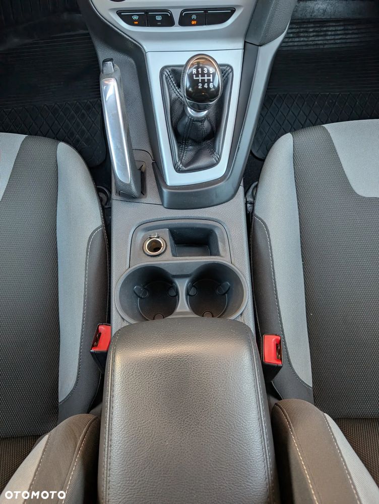 Ford Focus 1.0 EcoBoost Trend Sport - 29