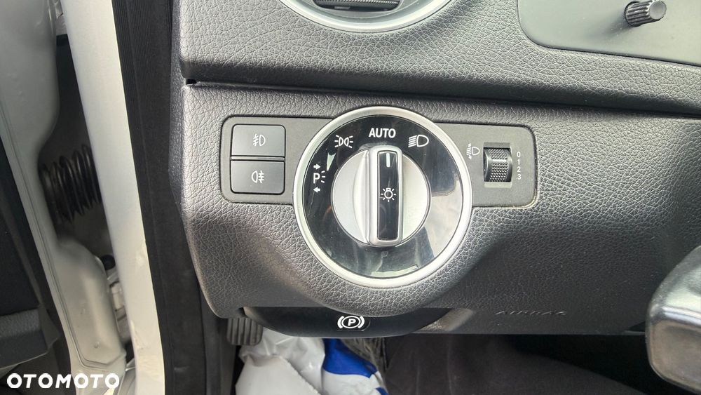 Mercedes-Benz Klasa C 220 CDI BlueEff Avantgarde - 13