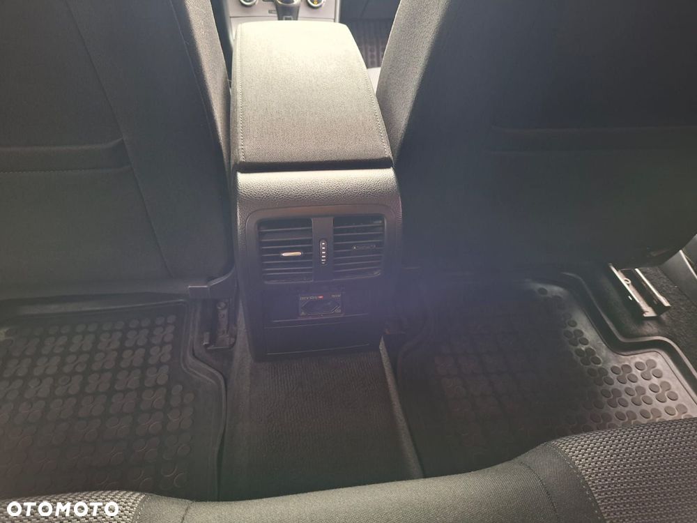 Volkswagen Passat 1.6 TDI BlueMotion Technology Highline - 16