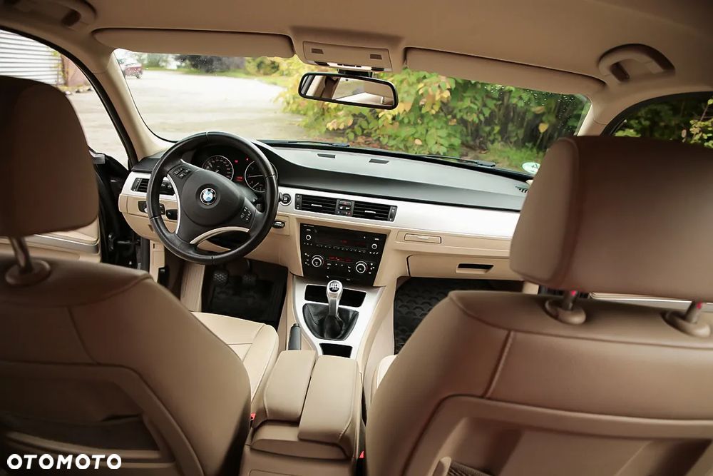 BMW Seria 3 318i - 28