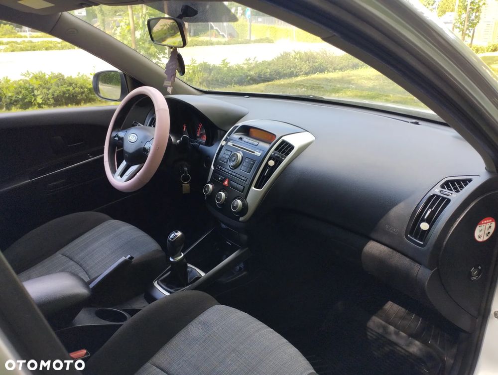 Kia Ceed 1.6 Crdi Comfort + - 24