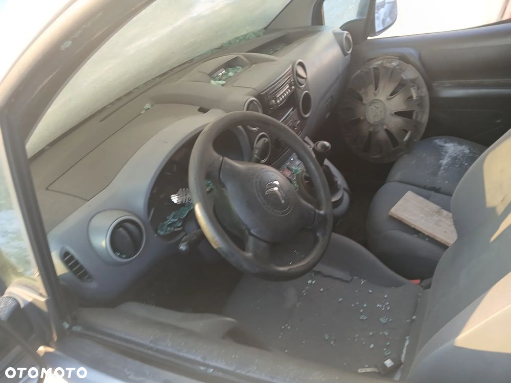 citroen berlingo II fotel kanapa deska kokpit podsufitka boczek podłokietnik licznik panel szyb - 2