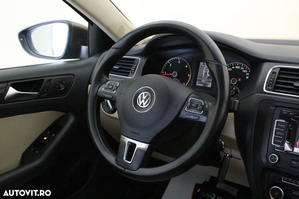 Volkswagen Jetta - 16