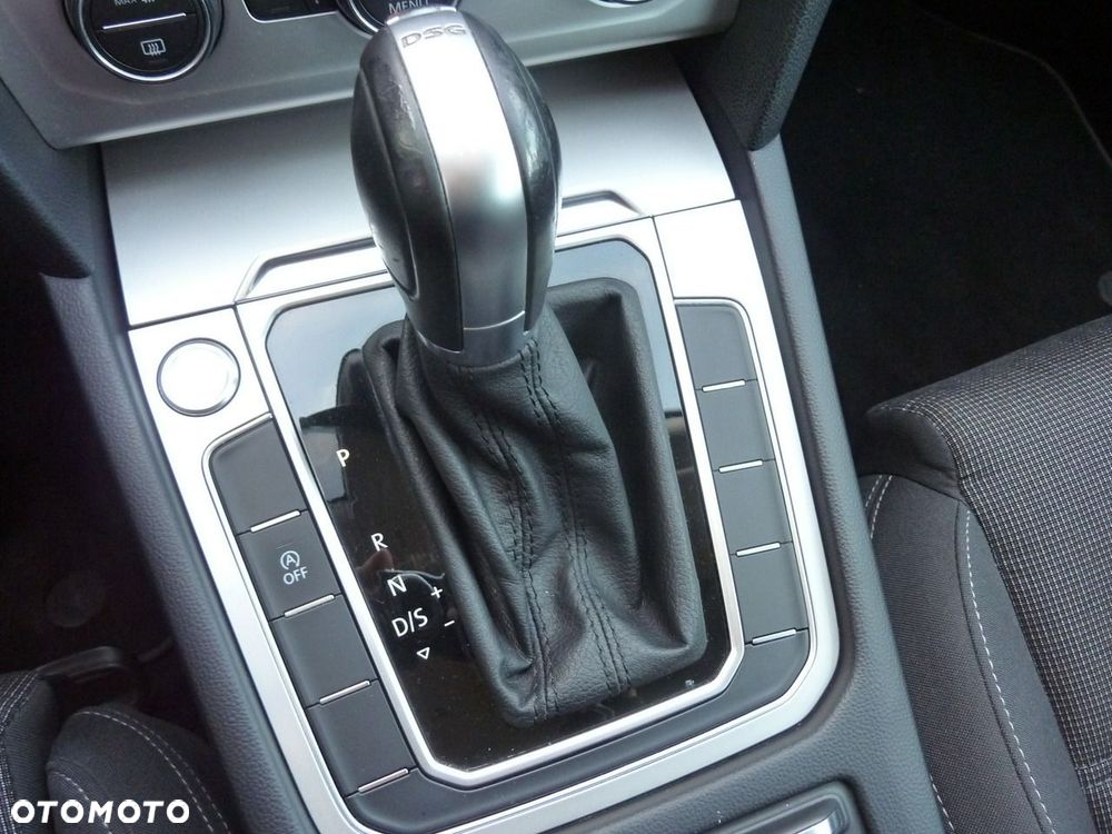 Volkswagen Passat - 36