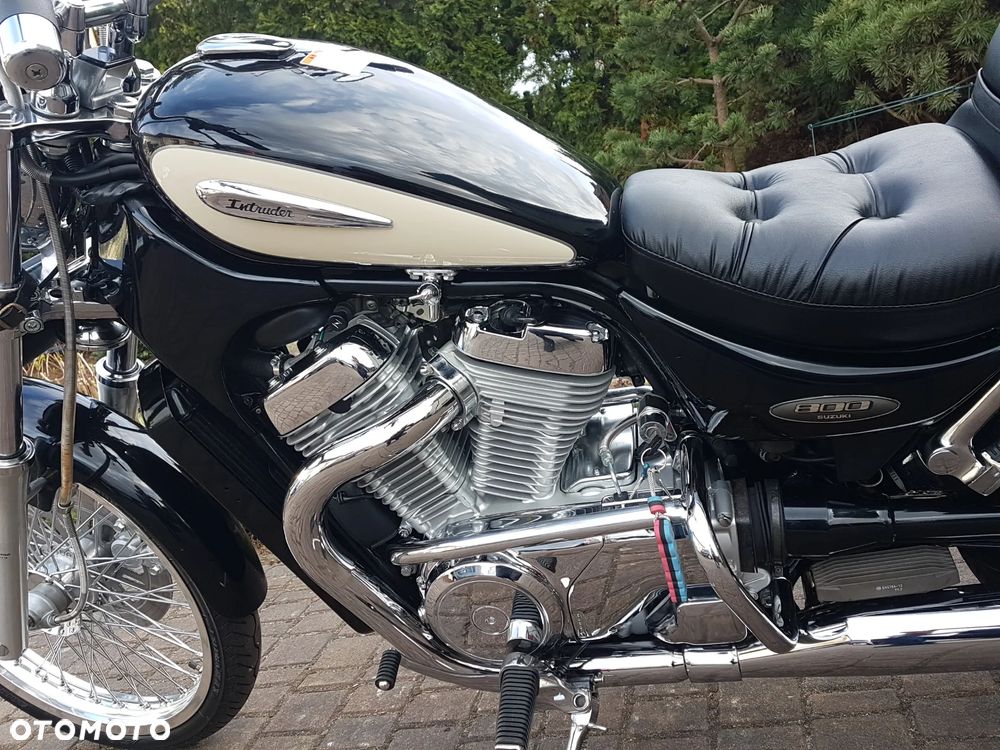 Suzuki Intruder - 8