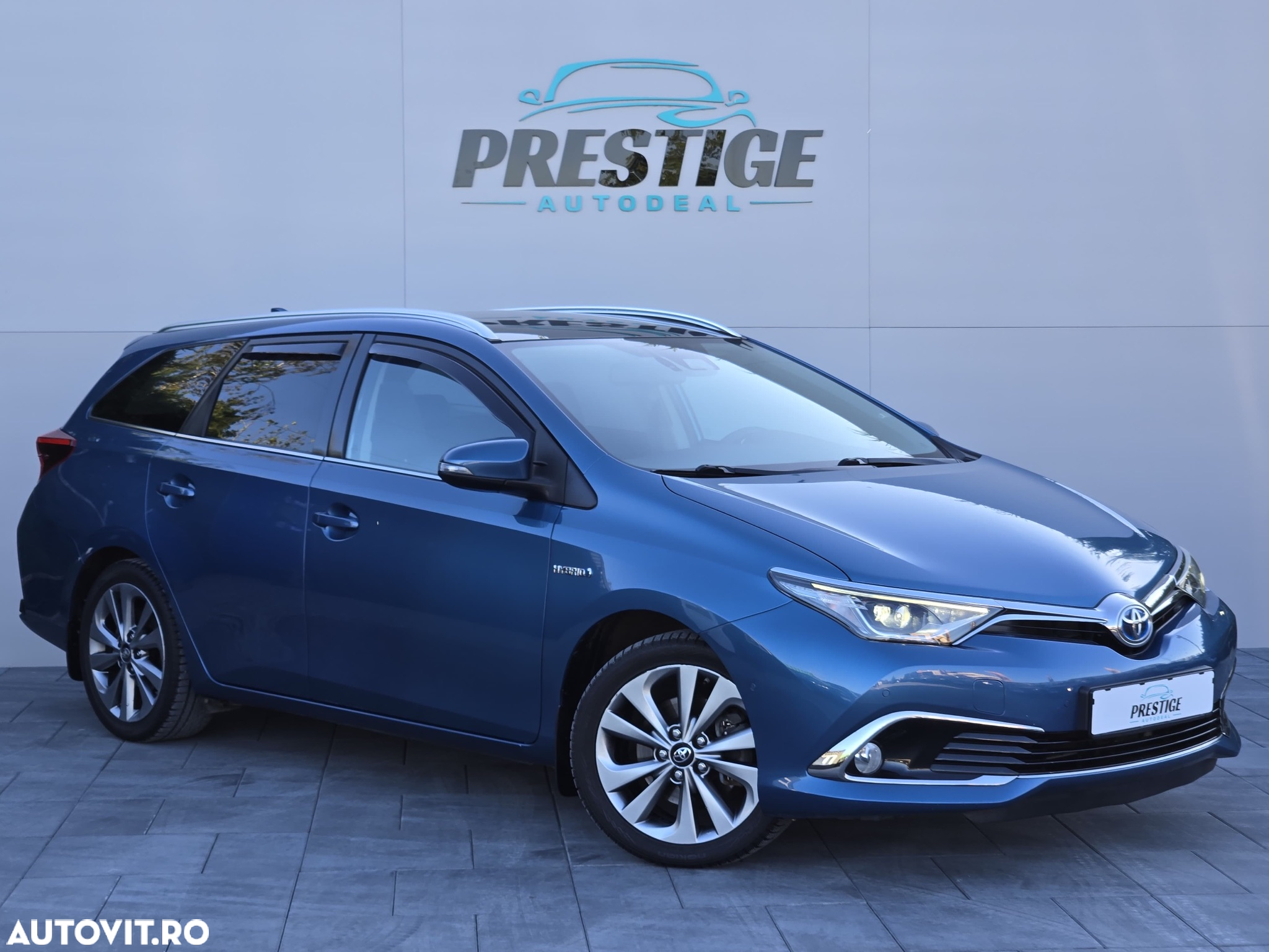 Toyota Auris 1.8 L VVT-i Hybrid Sol + - 2