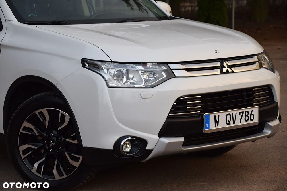 Mitsubishi Outlander 2.2 DI-D 4WD Automatik Diamant Edition+ - 5