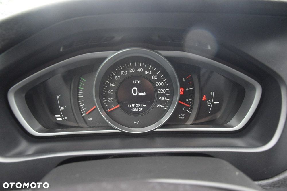 Volvo V40 D2 - 32