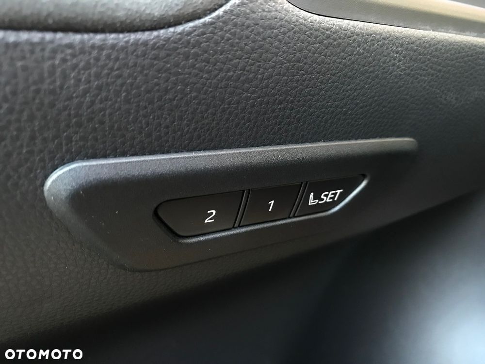 Toyota C-HR 1.8 Hybrid Executive - 24