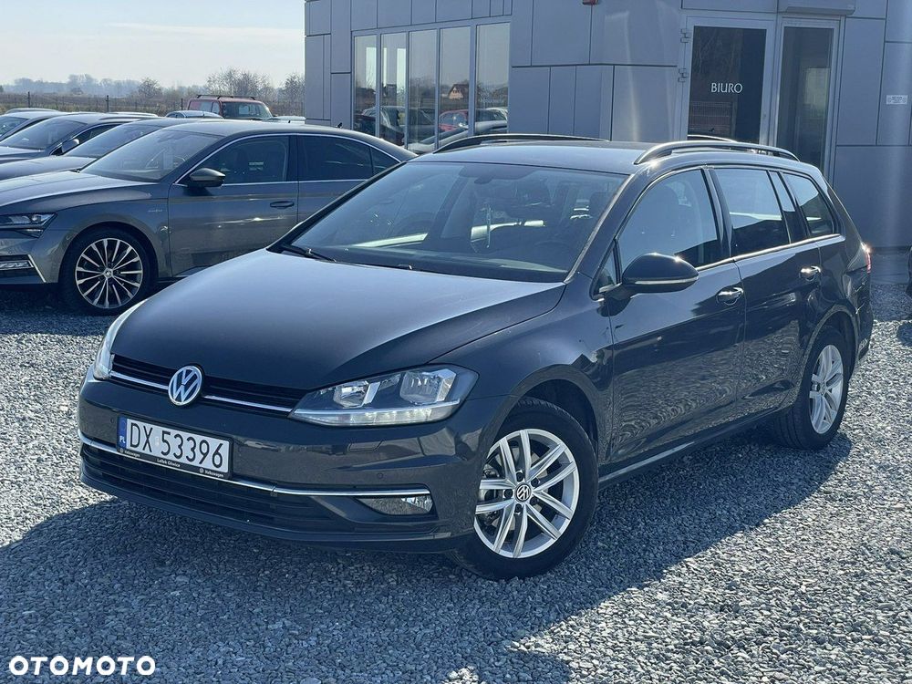 Volkswagen Golf - 1