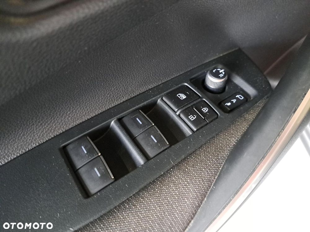 Toyota Corolla 1.8 Hybrid Comfort - 28