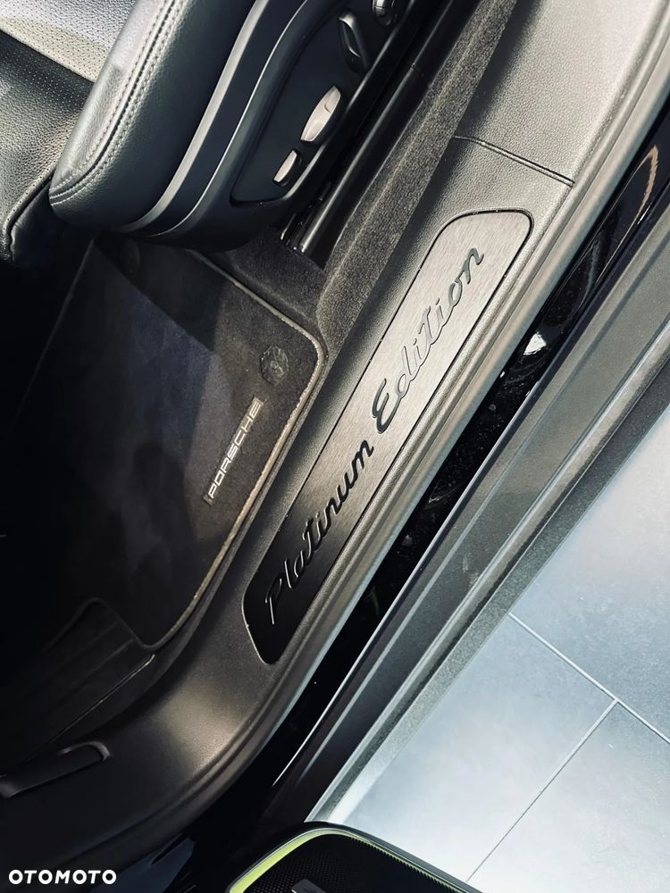 Porsche Panamera 4 Platinum Edition - 21