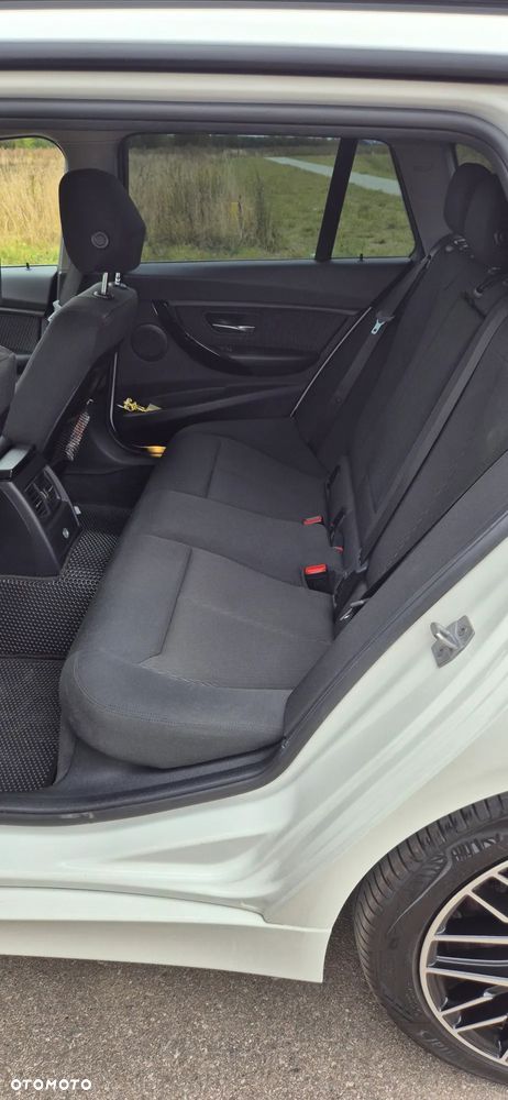 BMW Seria 3 330i Advantage - 9