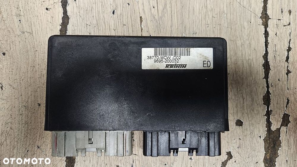 Moduł zapłonowy ECU Honda VFR 800 V-Tec RC46  38770-MCW-D02 - 6