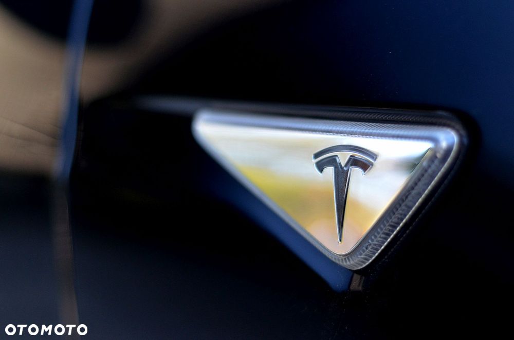 Tesla Model S - 8