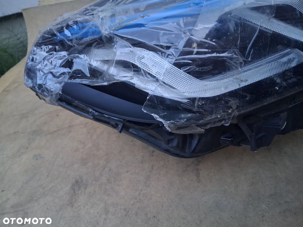 Lampa prawa BMW 5 G30 G31 M5 F90  uszkodzona - 3