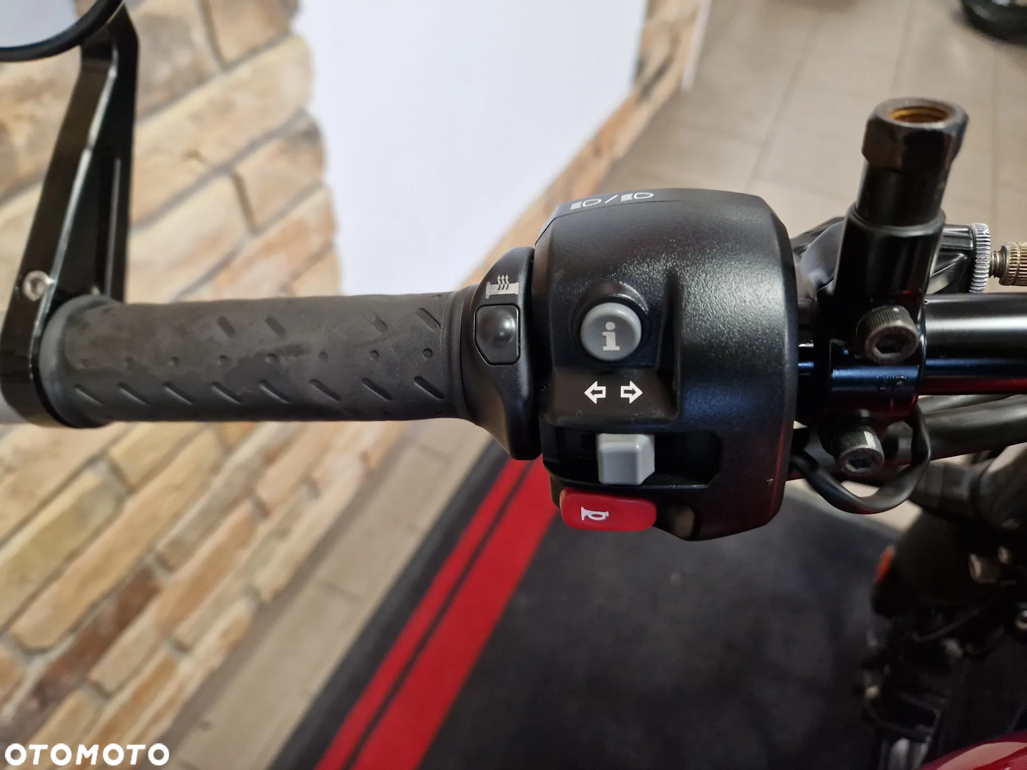 Triumph Street Twin - 21