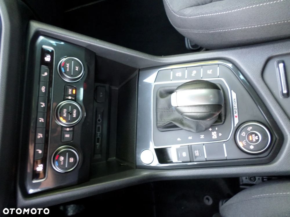 Volkswagen Tiguan - 38