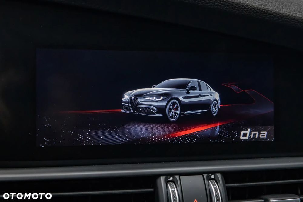 Alfa Romeo Giulia 2.0 Turbo 16V AT8-Q4 Veloce - 19