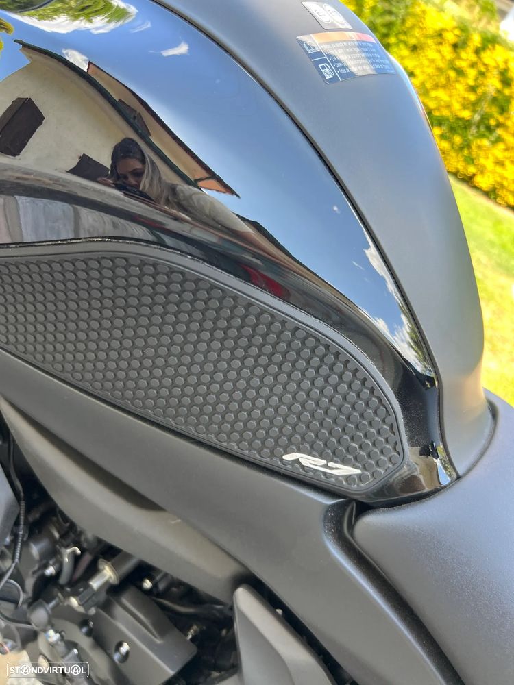 Yamaha R - 9