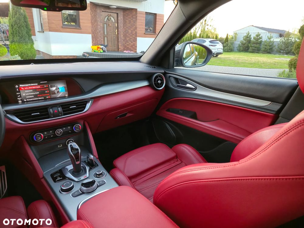 Alfa Romeo Stelvio 2.0 Turbo 16V AT8-Q4 Veloce Ti - 29