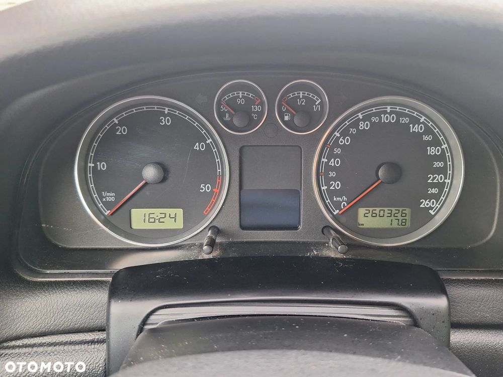 Volkswagen Passat 1.9 TDI Family - 12