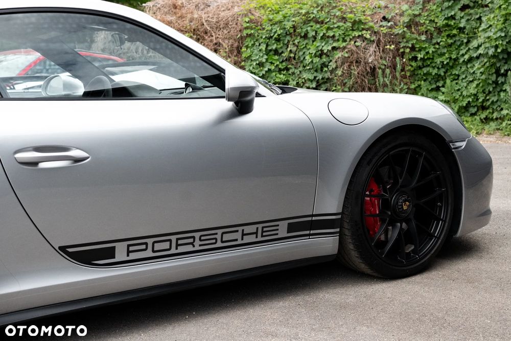 Porsche 911 Carrera GTS PDK - 16