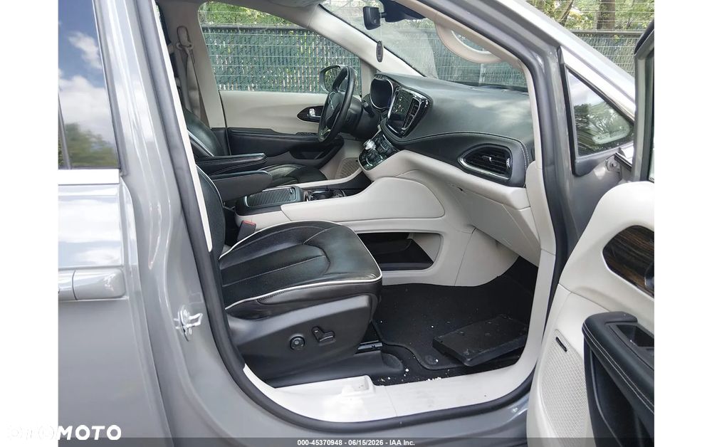 Chrysler Pacifica - 7