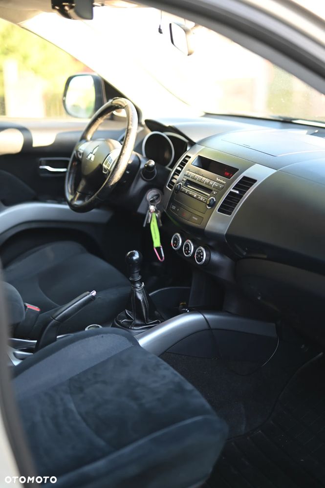 Mitsubishi Outlander 2.0 DID Intense - 2