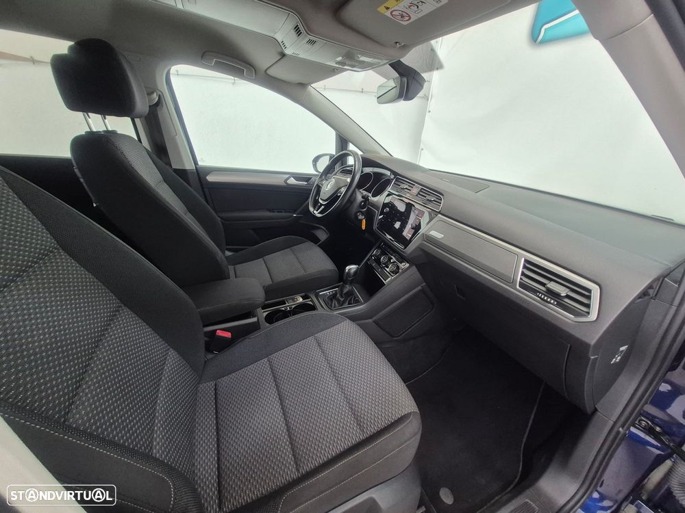 VW Touran 2.0 TDI Confortline DSG - 23