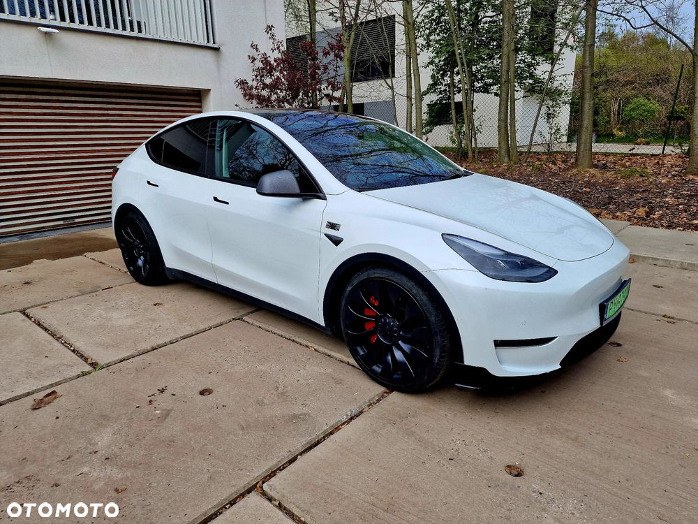 Tesla Model Y Long Range AWD - 1