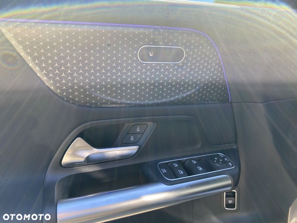 Mercedes-Benz GLA - 8