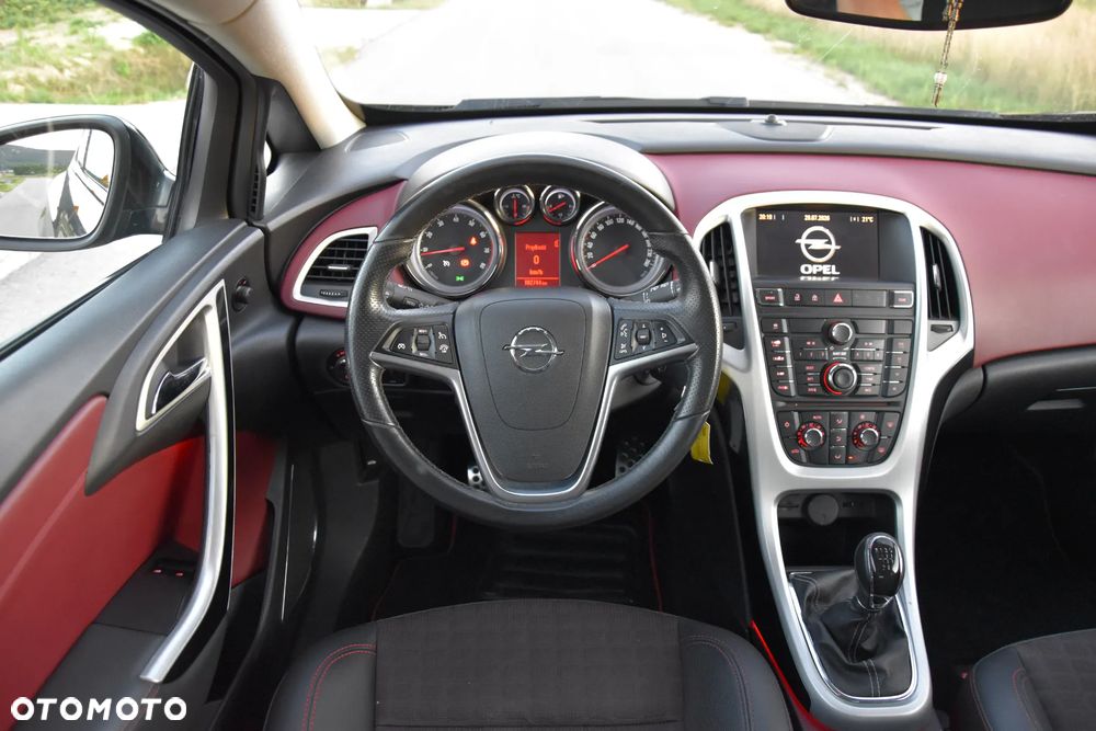 Opel Astra 1.6 T Cosmo - 19