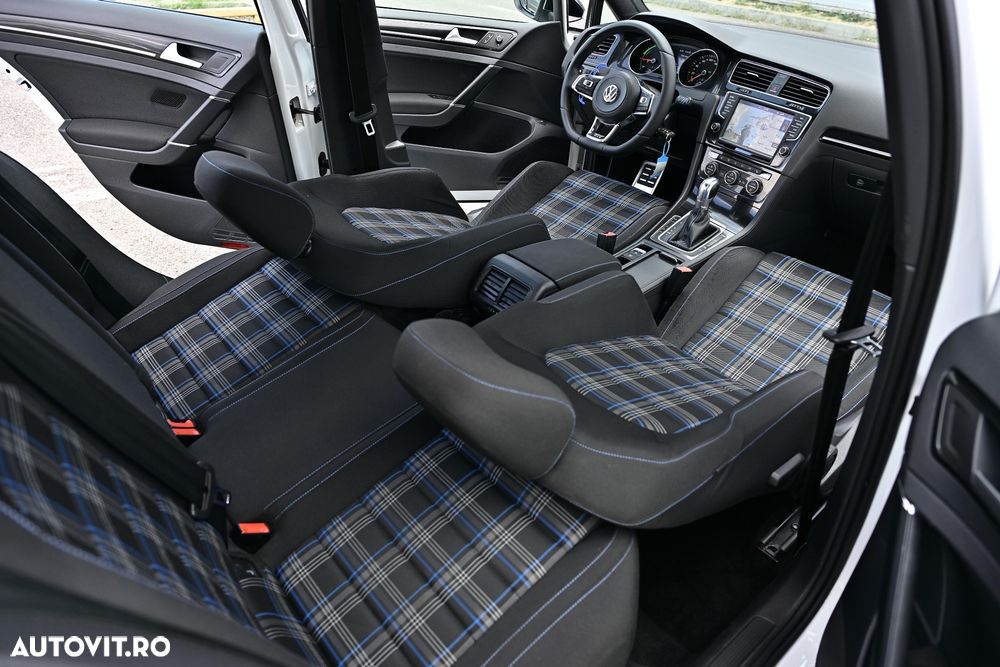 Volkswagen Golf - 4
