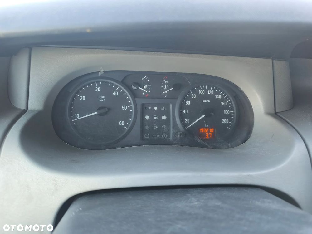 Opel Vivaro - 12