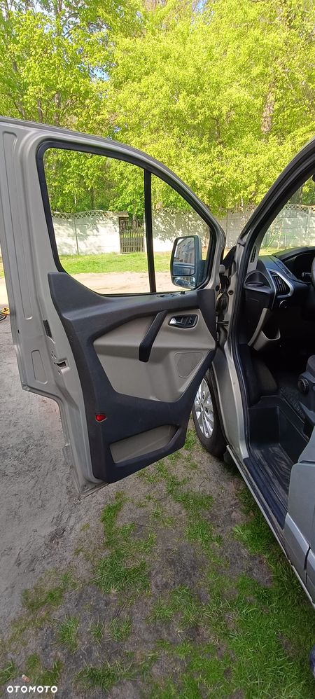 Ford Tourneo Custom - 32