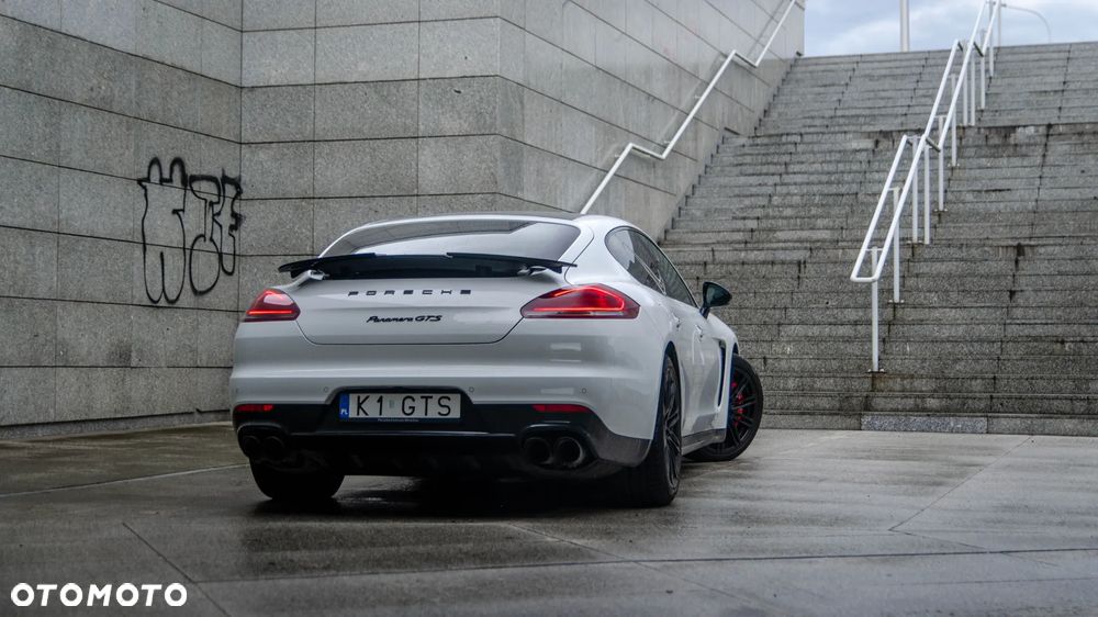 Porsche Panamera GTS PDK - 4