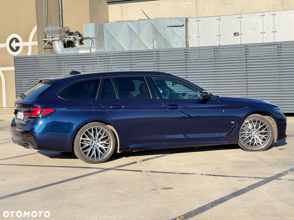 BMW Seria 5 540d xDrive Touring M Sport Edition - 9