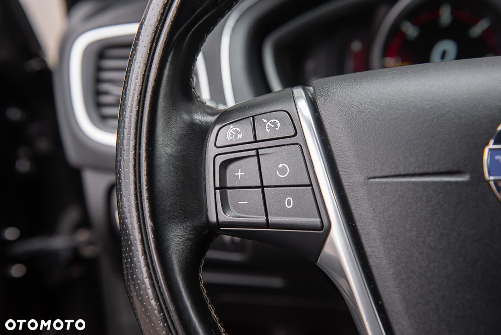 Volvo V40 D2 R Design - 20