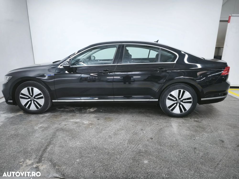 Volkswagen Passat - 2