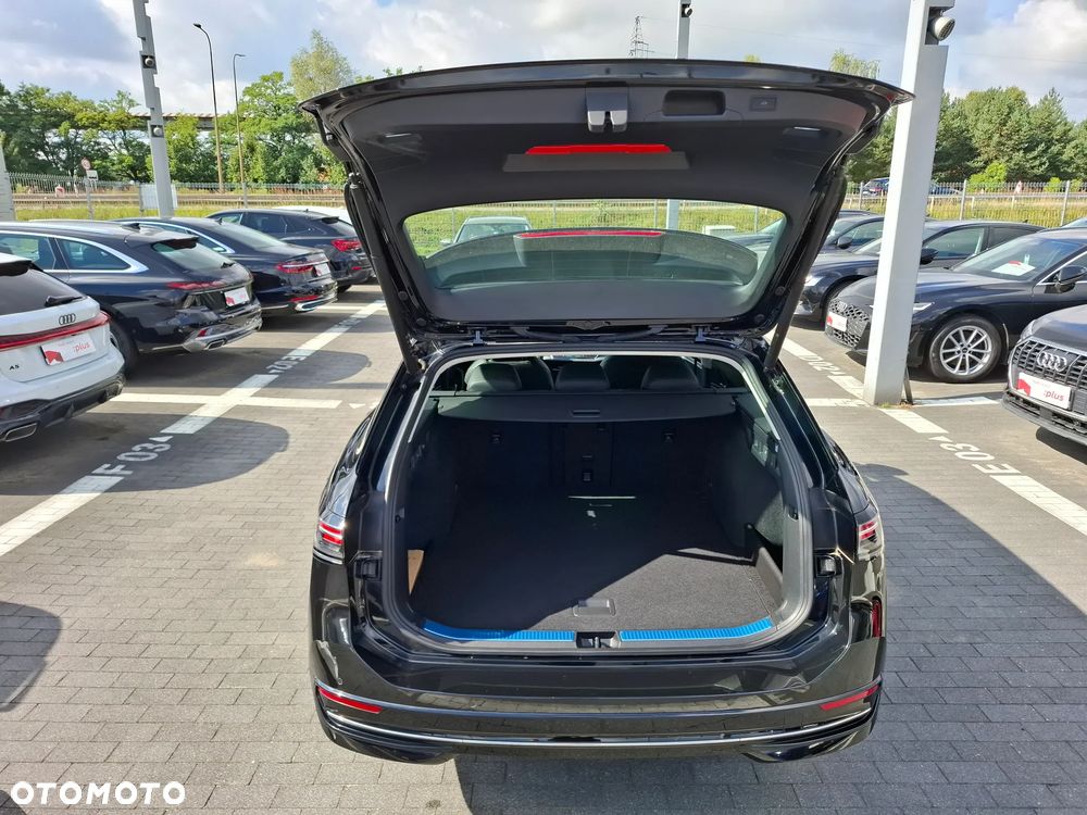 Volkswagen Passat Variant 2.0 TDI SCR Elegance DSG - 9