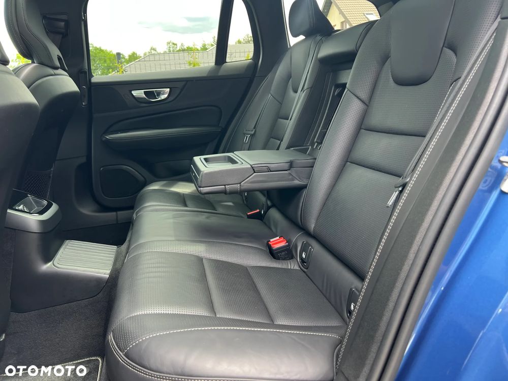 Volvo V60 T8 AWD Twin Engine Geartronic R-Design - 33